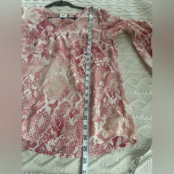 CAbi Light Pink Snakeskin Print Polyester Blouse Women’s Size Small - Picture 13 of 16